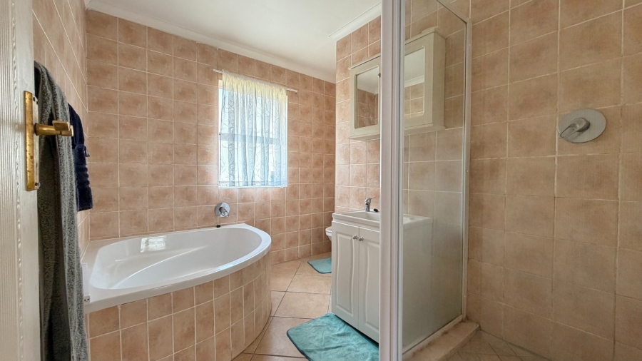 3 Bedroom Property for Sale in Gordons Bay Central Western Cape